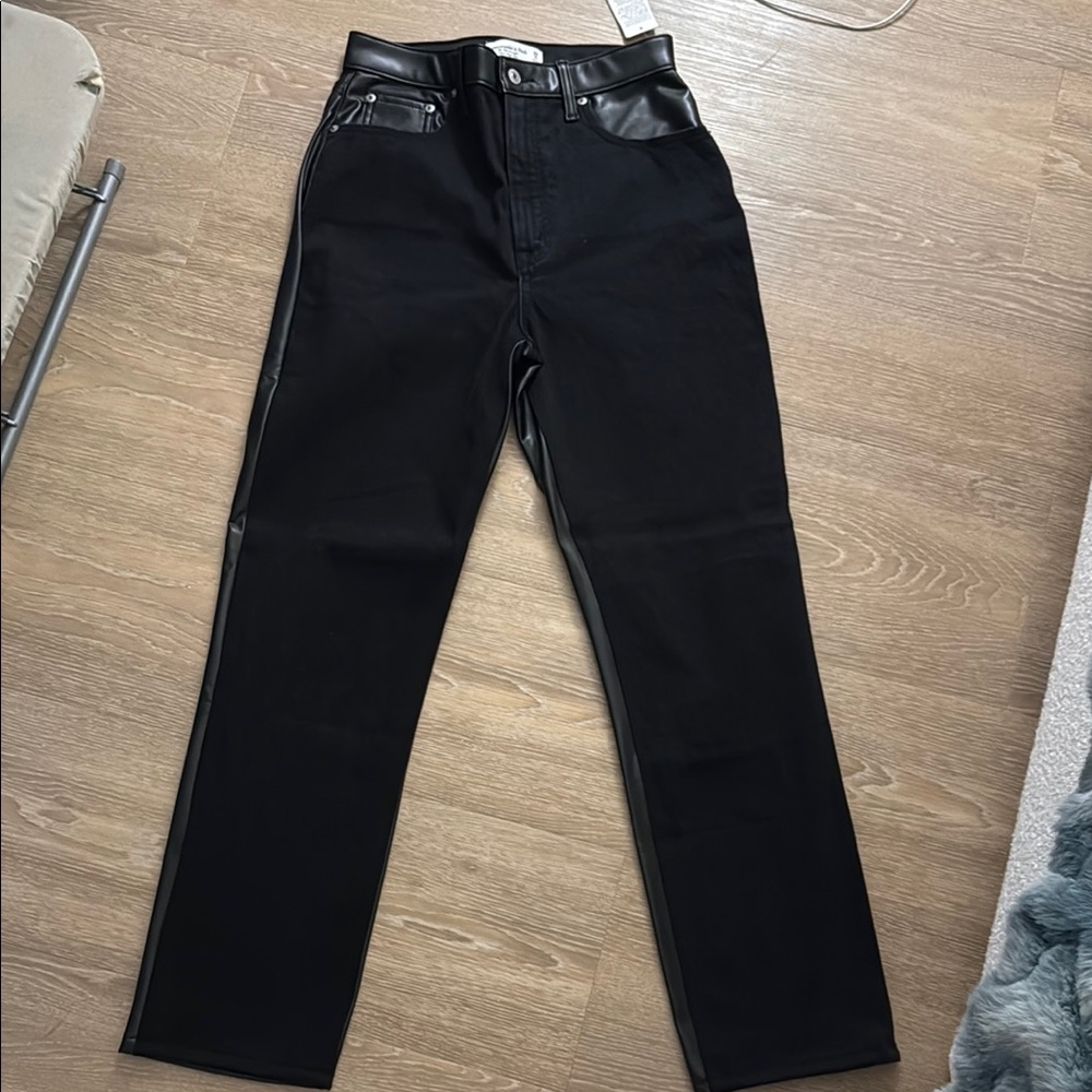 NWT Abercrombie & Fitch Black Straight Leg Jeans